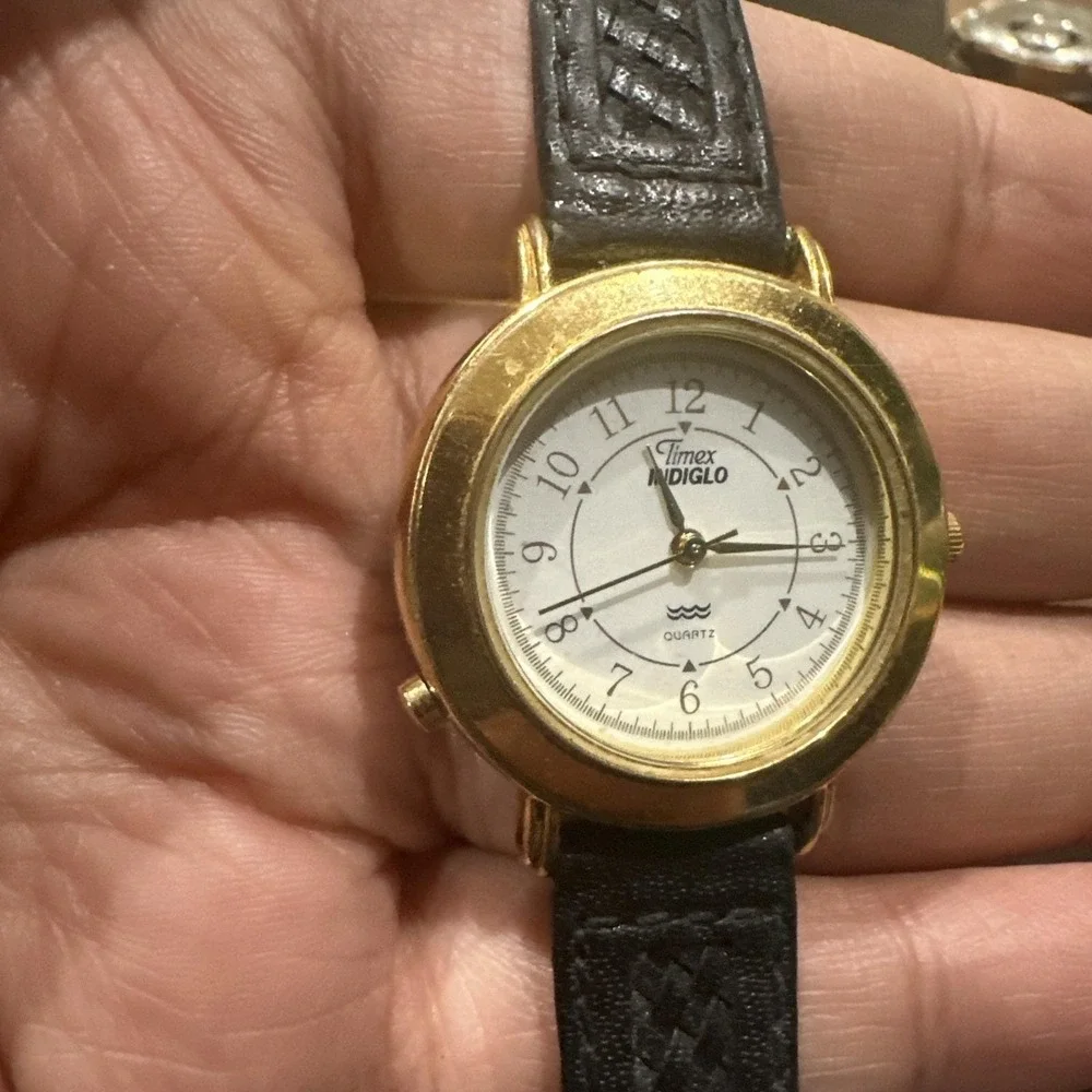 Working Timex Indiglo Watch Unisex 32mm Gold Tone Black Leather 1995 Vintage‎